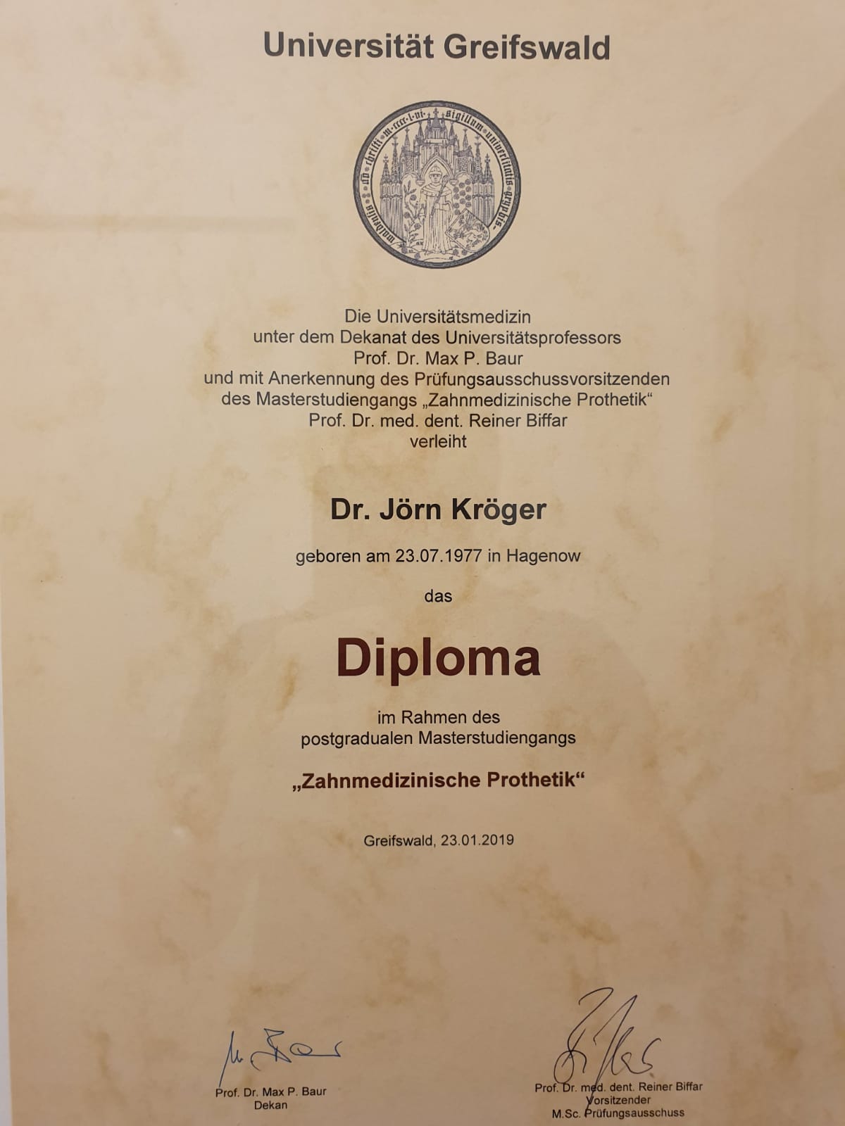 Diploma in Zahnmedizinische Prothetik von Dr. Jörn Kröger, Zahnarzt Berlin-Spandau.