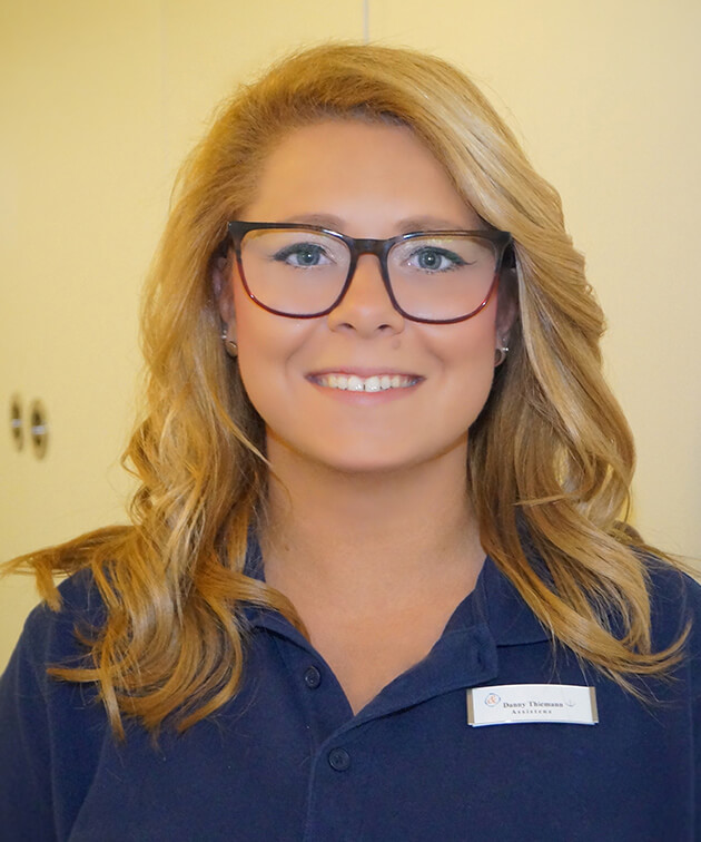 Daniela Thiemann ist Mitarbeiterin der Zahnarztpraxis Kurth & Partner in Berlin-Spandau.