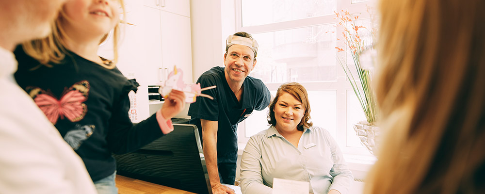 Dr. Sven Kurth hilft Ihnen, wenn Sie aus Falkensee kommen und sich Zahnersatz auf Implantaten wünschen
